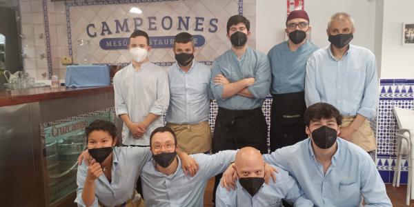 Equipo de trabajo del mesón Campeones