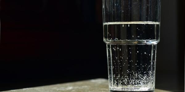 Los microplásticos también están en nuestros vasos