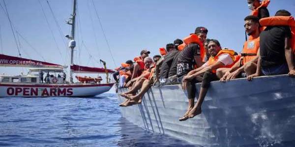 Inmigrantes en el barco Astral, de la ONG Open Arms