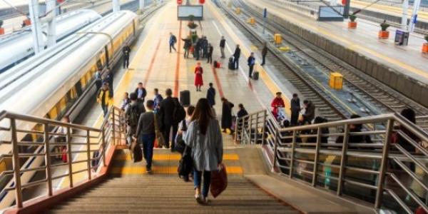 Andén en una estación de trenes