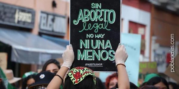 Mujer en la manifestación del 8M