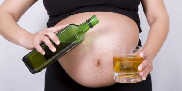 Mujeres embarazadas y alcohol