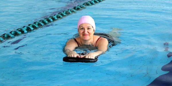 La natación y sus beneficios en personas mayores de 50