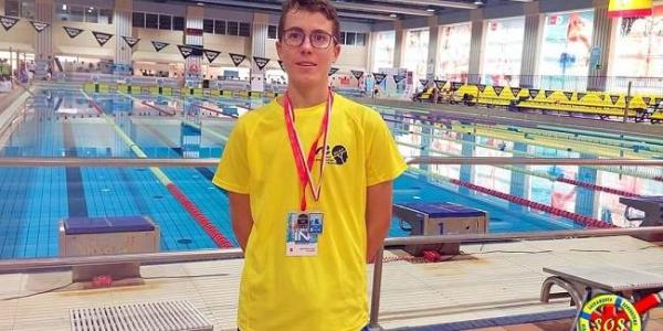 Adrián Gonzáles, campeón de natación inclusiva 