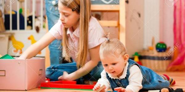 Niños jugando en casa