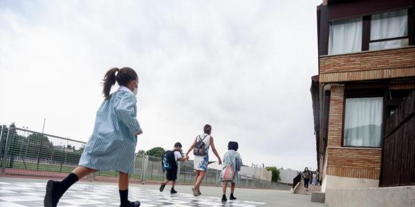 Niños entrando en el nuevo curso