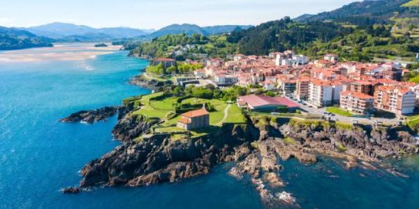 El pueblo de Mundaca.