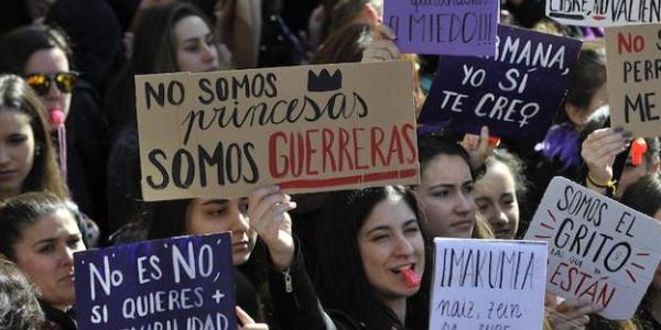 Pancartas feministas en la manifestación del 8M