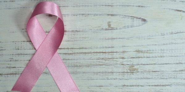 Lazo rosa por el cáncer de mama / Pixabay