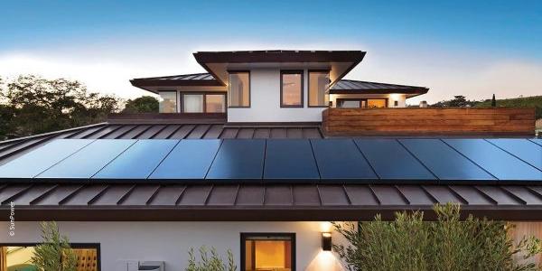 Paneles solares en una vivienda