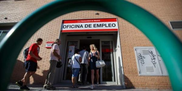 Puerta de entrada a una oficina de empleo