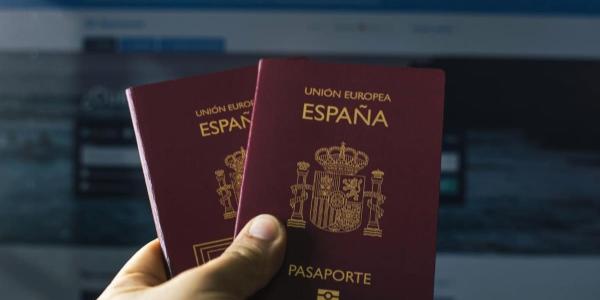 Decimos adiós al antiguo pasaporte español
