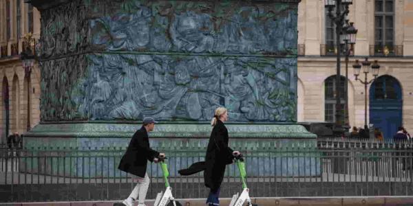 Francia prohíbe los patinetes eléctricos de alquiler
