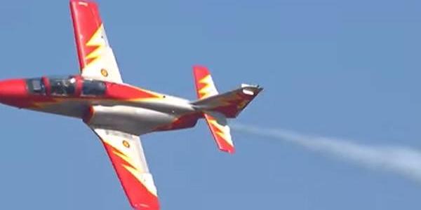 La patrulla Aguila durnate una acrobacia 