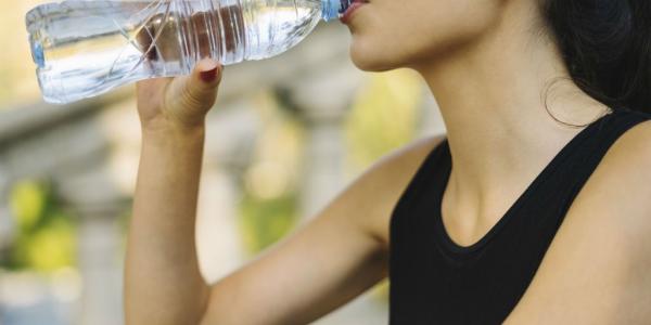 Beber agua es clave para la pérdida de peso