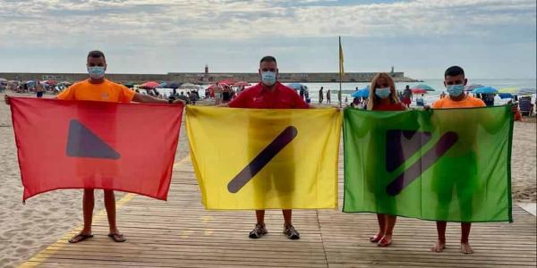 Playas más inclusivas con banderas para daltónicos