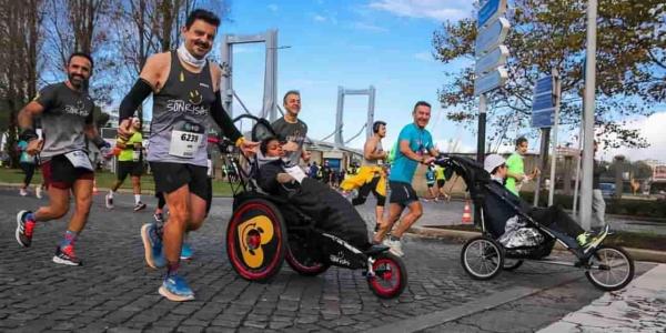 "Empujando sonrisas", iniciativa deportiva