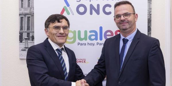 Alberto Durán, vicepresidente ejecutivo de Fundación ONCE, y Roberto Suárez, presidente de la CNSE