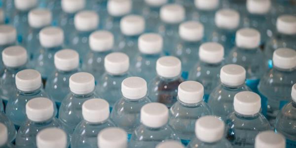 Todas las botellas de Bezoya estarán fabricadas con plástico 100 % reciclado