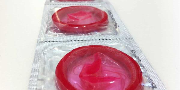 Sanidad plantea lanzar preservativos gratis a los jóvenes