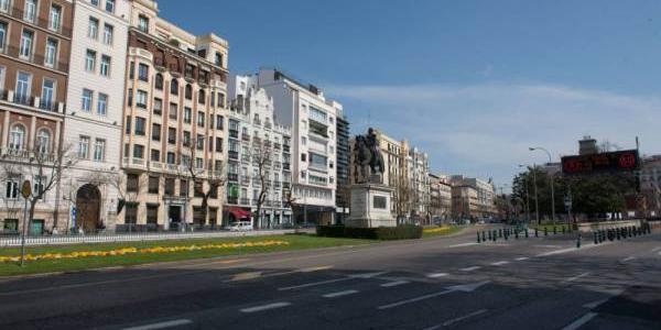 La calle O'Donnell vacía el primer día tras la entrada en vigor del Estado de Alarma, en Madrid (España) 