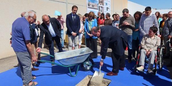 Primera piedra de la vivienda para personas con discapacidad intelectual