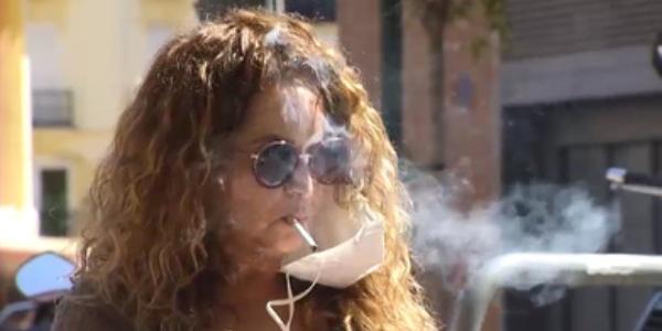 ¿Podrán prohibir fumar en calles y terrazas?