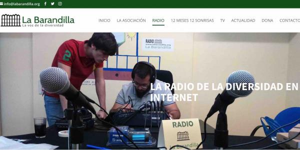 La Asociación La Barandilla amplía la programación de su emisora de radio social