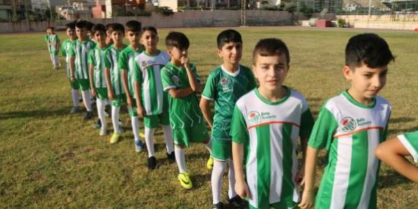 Niños de la academia del Real Betis en Mosul, Iraq
