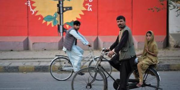 Imagen de una pintada sontra la proliferación de armas llevada a cabo en Kabul por el grupo ArtLords