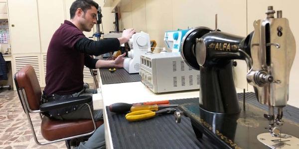 Servicio técnico Alfa en acción reparando máquinas de coser