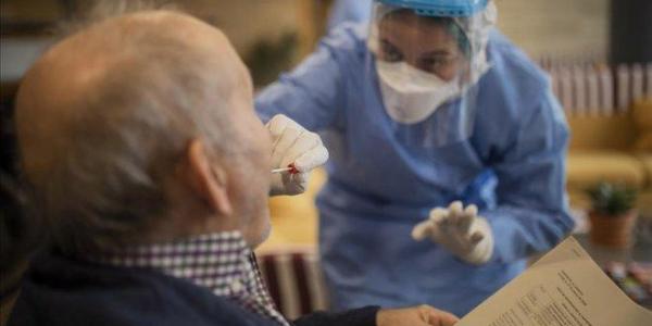 Test de coronavirus en una residencia de ancianos / Imagen de AP