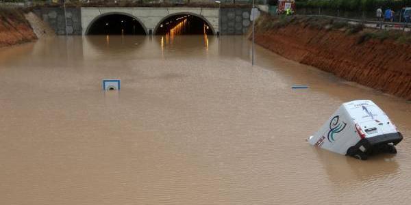 Salida de agua atascada por inundaciones