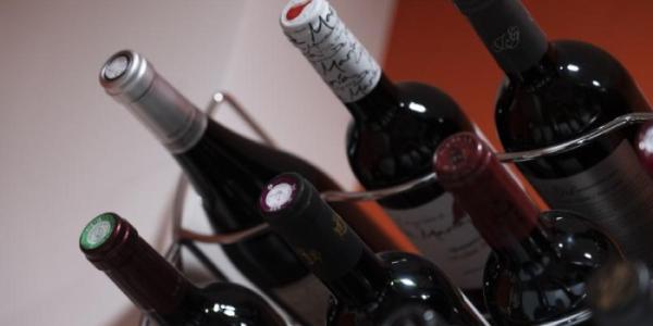 Varias botellas de alcohol 