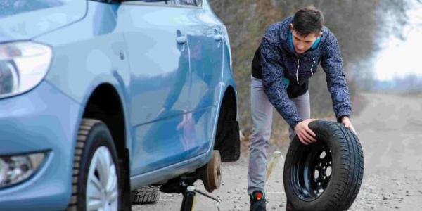 Cambiar los neumáticos del coche