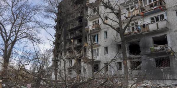 Edificio en Chernígov bombardeo por Rusia.