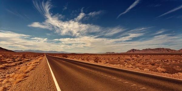 Carretera para rutas en coche este verano por España / Pixabay