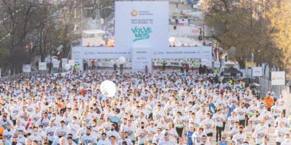 Corredores en la San Silvestre 2021