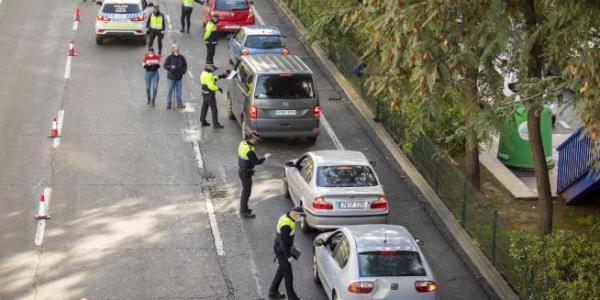 Archivo - Control de la Policía Local de Huelva tras el decreto del cierre perimetral de la capital / AYUNTAMIENTO DE HUELVA - Archivo