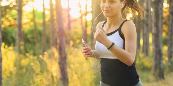 Mujer haciendo deporte