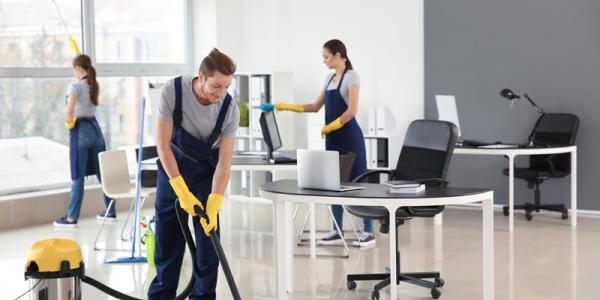 El sector de limpieza es el más demandado en el sector servicios