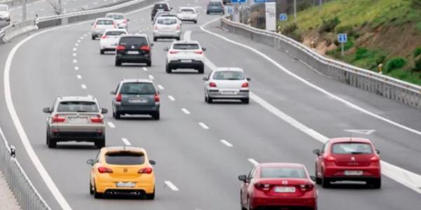 Varios coches circulan por la autovía del Suroeste, A-5, en Madrid