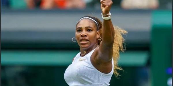 Serena Williams celebrando un éxito 