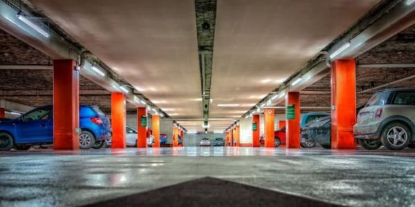 Interior de un parking