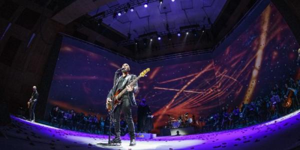 Carlos Escobedo, cantante de Sôber, en concierto