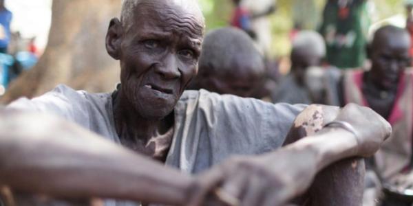 Hombre con hambre extrema