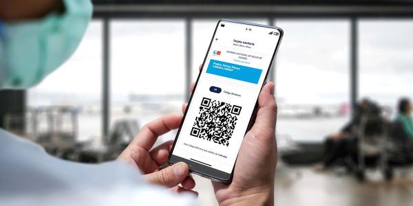 Pantalla teléfono móvil con la app de Tarjeta Sanitaria Virtual 