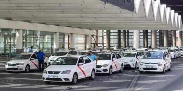 Taxis a la salida del aeropuerto de Madrid Barajas