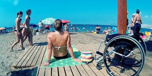 Playa accesible para personas con discapacidad o movilidad reducida/Consumer