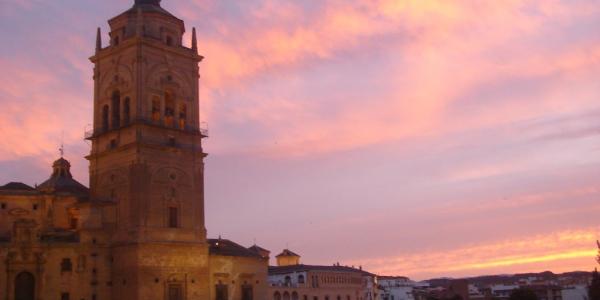 Atardecer en la torre de la Catedral de Guadix-Granada 